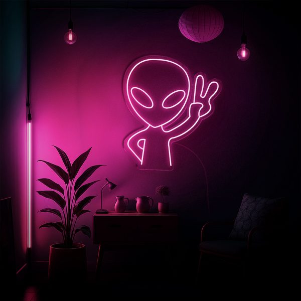 Chill With Alien 👽 Tín hiệu lạ phát ra từ… phòng bạn rồi đấy!