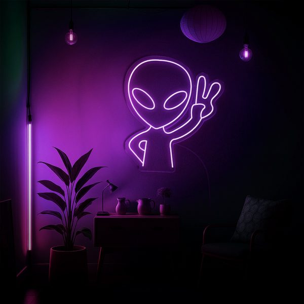 Chill With Alien 👽 Tín hiệu lạ phát ra từ… phòng bạn rồi đấy!